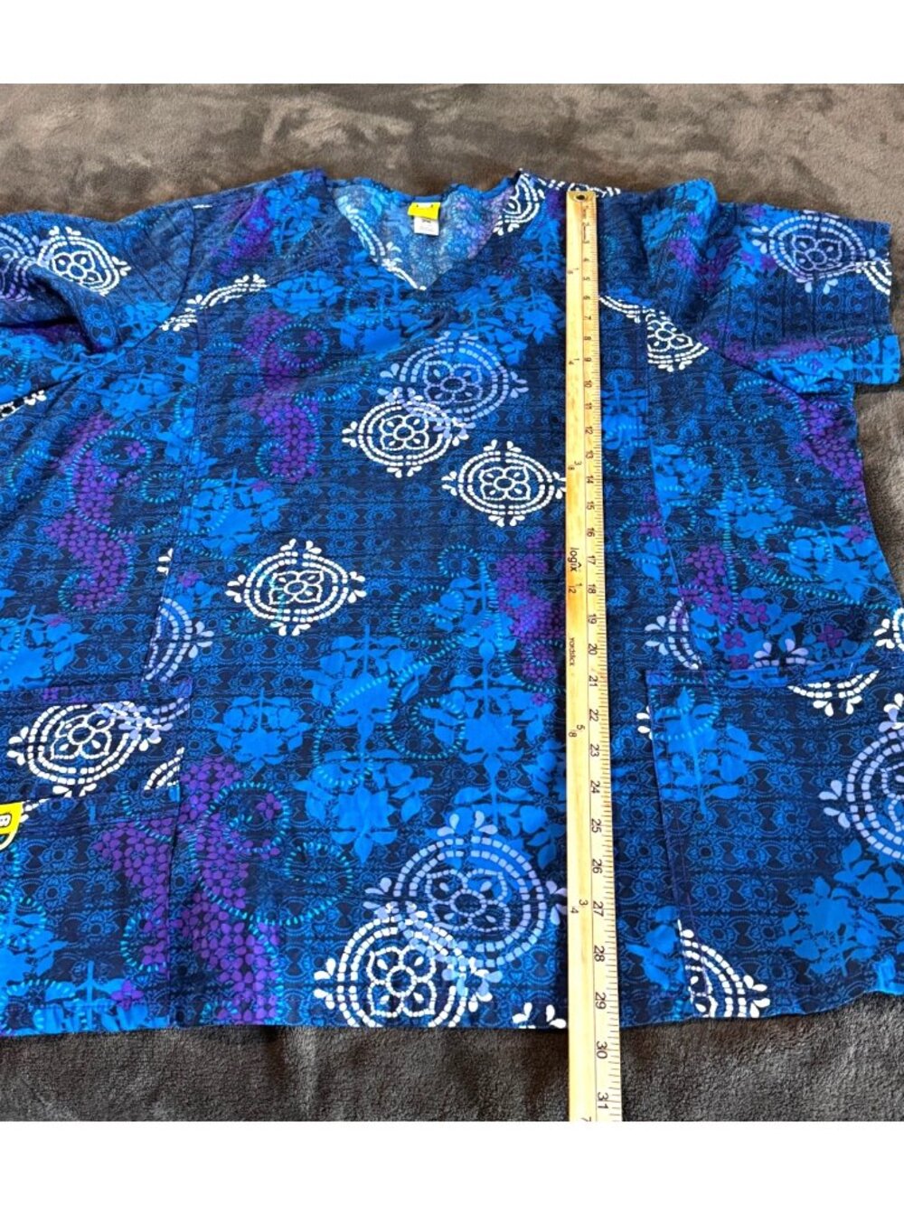 Wonderwink Plus 2X Womens V-Neck Scrub Top Blue & Purple Patterned Short Sleeve - Picture 6 of 6